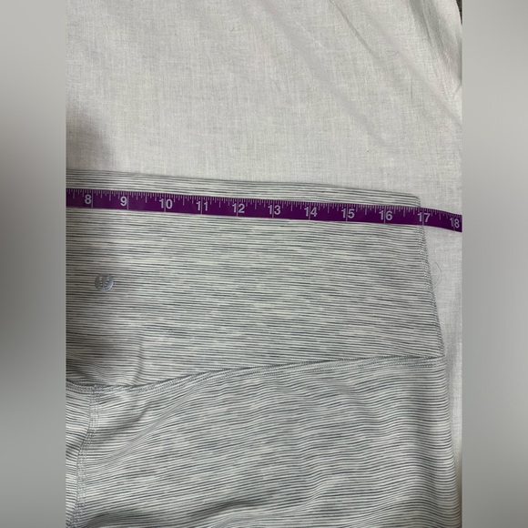 New Lululemon Align Crop *21" !!! - Picture 7 of 8